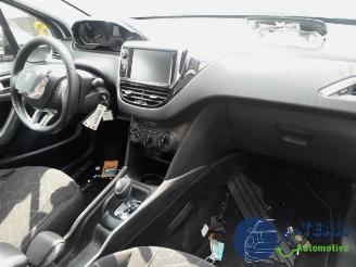 Peugeot 2008 2008 (CU), MPV, 2013 / 2019 1.2 12V e-THP PureTech 110 picture 12