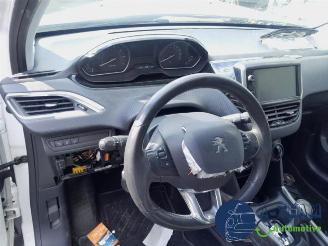 Peugeot 2008 2008 (CU), MPV, 2013 / 2019 1.2 12V e-THP PureTech 110 picture 10