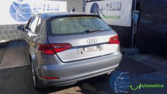 Coche siniestrado Audi A3 A3 Sportback (8VA/8VF), Hatchback 5-drs, 2012 / 2020 1.4 16V g-tron 2014/10