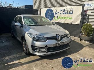 Coche siniestrado Renault Mégane Megane III Berline (BZ), Hatchback 5-drs, 2008 / 2017 1.2 16V TCE 115 2014/8