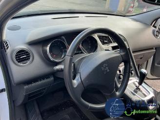 Peugeot 5008 5008 I (0A/0E), MPV, 2009 / 2017 1.6 HDiF 16V picture 14