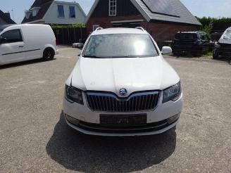Vrakbiler auto Skoda Superb Superb Combi (3TAC/TAF), Combi, 2009 / 2015 1.6 TDI 2014/1