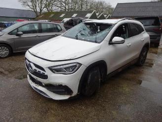 Salvage car Mercedes GLA GLA (H247), SUV, 2020 1.3 200 Turbo 16V 2021/1