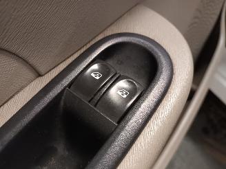 Renault Twingo Twingo II (CN) Hatchback 3-drs 1.2 (D7F-800(Euro 4)) [43kW]  (03-2007/=
09-2014) picture 11