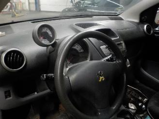 Peugeot 107 107 Hatchback 1.0 12V (384F(1KR)) [50kW]  (06-2005/05-2014) picture 5