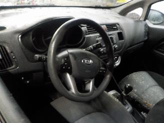 Kia Rio Rio III (UB) Hatchback 1.2 CVVT 16V (G4LA5) [63kW]  (09-2011/12-2017) picture 5