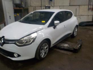 Coche siniestrado Renault Clio Clio IV (5R) Hatchback 1.5 dCi 75 FAP (K9K-612(K9K-C6)) [55kW]  (11-20=
12/...) 2013