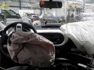 Renault Twingo Twingo III (AH) Hatchback 5-drs 0.9 Energy TCE 90 12V (H4B-401(H4B-C4)=
) [66kW]  (09-2014/...) picture 5