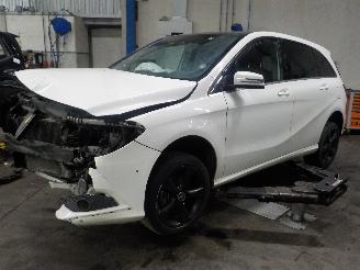 Salvage car Mercedes B-klasse B (W246,242) Hatchback 1.8 B-180 CDI BlueEFFICIENCY 16V (OM651.901) [8=
0kW]  (11-2011/...) 2012