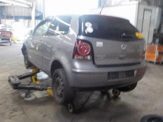 Volkswagen Polo Polo IV (9N1/2/3) Hatchback 1.4 16V (BUD) [59kW]  (05-2006/11-2009) picture 4