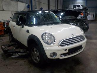 Mini Mini Mini (R56) Hatchback 1.6 16V Cooper (N12-B16A) [88kW]  (10-2006/02-201=
2) picture 2