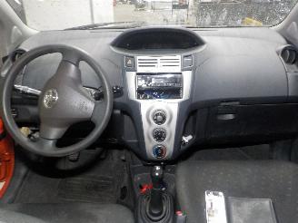 Toyota Yaris Yaris II (P9) Hatchback 1.3 16V VVT-i (2SZFE) [64kW]  (08-2005/11-2010=
) picture 5
