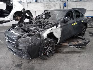 Salvage car Mercedes E-klasse E (W213) Sedan E-300 e 2.0 Turbo 16V (M274.920) [235kW]  (11-2018/10-2=
023) 2020/11