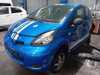 rozbiórka samochody osobowe Toyota Aygo Aygo (B10) Hatchback 1.0 12V VVT-i (1KR-FE) [50kW]  (07-2005/05-2014) 2011