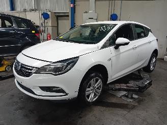 demontáž osobní automobily Opel Astra Astra K Hatchback 5-drs 1.6 CDTI 110 16V (B16DTU(Euro 6)) [81kW]  (02-=
2016/...) 2018
