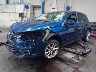 Uttjänta bilar auto Renault Mégane Megane IV (RFBB) Hatchback 5-drs 1.2 Energy TCE 130 (H5F-408(H5F-F4)) =
[97kW]  (11-2015/...) 2016/0