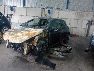 Dezmembrări autoturisme Renault Clio Clio IV (5R) Hatchback 5-drs 0.9 Energy TCE 90 12V (H4B-400(H4B-A4)) [=
66kW]  (11-2012/08-2021) 2013