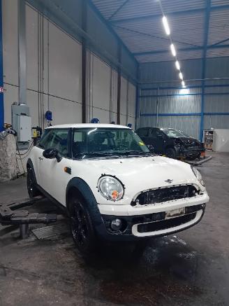 Mini Mini Mini (R56) Hatchback 1.4 16V One (N12-B14A) [70kW]  (11-2006/03-2010) picture 2