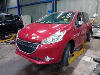 Salvage car Peugeot 208 208 I (CA/CC/CK/CL) Hatchback 1.2 Vti 12V PureTech 82 (EB2F(HMZ)) [60k=
W]  (03-2012/12-2019) 2014