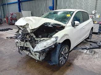 Salvage car Nissan Pulsar Pulsar (C13) Hatchback 1.2 DIG-T 16V (HRA2DDT) [85kW]  (10-2014/...) 2015