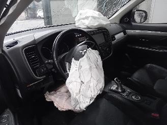 Mitsubishi Outlander Outlander (GF/GG) SUV 2.0 16V PHEV 4x4 (S61) [147kW]  (01-2014/12-2021=
) picture 5