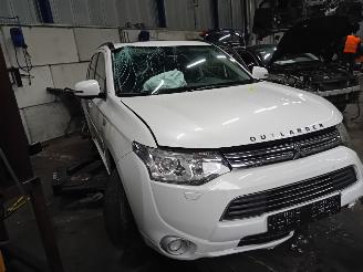 Mitsubishi Outlander Outlander (GF/GG) SUV 2.0 16V PHEV 4x4 (S61) [147kW]  (01-2014/12-2021=
) picture 2