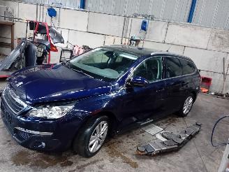 Salvage car Peugeot 308 308 SW (L4/L9/LC/LJ/LR) Combi 5-drs 1.6 BlueHDi 120 (DV6FC(BHZ)) [88kW=
]  (03-2014/12-2021) 2014/8