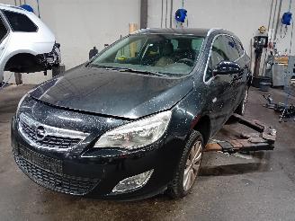 Coche siniestrado Opel Astra Astra J Sports Tourer (PD8/PE8/PF8) Combi 1.4 Turbo 16V (A14NET(Euro 5=
)) [88kW]  (10-2010/04-2016) 2012/5
