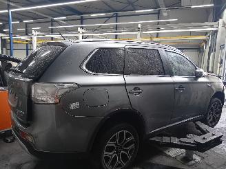 Mitsubishi Outlander Outlander (GF/GG) SUV 2.0 16V PHEV 4x4 (S61) [147kW]  (09-2017/12-2021=
) picture 3