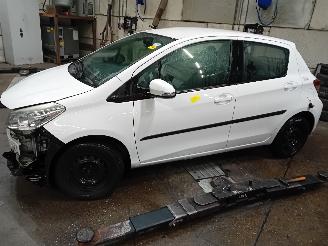 Vrakbiler auto Toyota Yaris Yaris III (P13) Hatchback 1.0 12V VVT-i (1KR-FE) [51kW]  (12-2010/09-2=
020) 2013/11