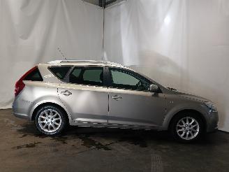 Kia Cee d Cee'd Sporty Wagon (EDF) Combi 1.4 16V (G4FA) [66kW]  (07-2009/12-2012=
) picture 7