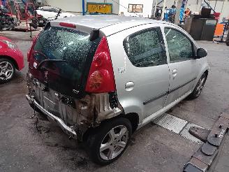 Peugeot 107 107 Hatchback 1.0 12V (384F(1KR)) [50kW]  (06-2005/05-2014) picture 3