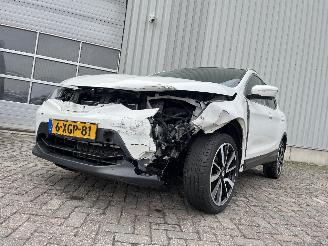 damaged passenger cars Nissan Qashqai Qashqai (J11) SUV 1.2 DIG-T 16V (HRA2DDT) [85kW]  (11-2013/...) 2014/8