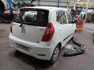 Hyundai I-10 i10 (F5) Hatchback 1.1i 12V (G4HG5) [51kW]  (04-2011/12-2013) picture 3