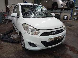 Hyundai I-10 i10 (F5) Hatchback 1.1i 12V (G4HG5) [51kW]  (04-2011/12-2013) picture 2