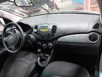 Hyundai I-10 i10 (F5) Hatchback 1.1i 12V (G4HG5) [51kW]  (04-2011/12-2013) picture 5