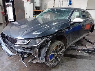 Auto da rottamare Volkswagen Arteon Arteon Shooting Brake (3HAC) Combi 2.0 TSI R 16V 4Motion (DNFG) [235kW=
]  (11-2020/...) 2021/10