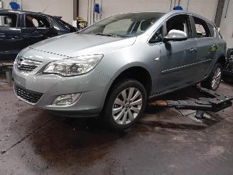 Vrakbiler auto Opel Astra Astra J (PC6/PD6/PE6/PF6) Hatchback 5-drs 1.6 Turbo 16V (A16LET(Euro 5=
)) [132kW]  (12-2009/10-2015) 2011/7