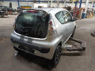 Peugeot 107 107 Hatchback 1.0 12V (384F(1KR)) [50kW]  (06-2005/05-2014) picture 3