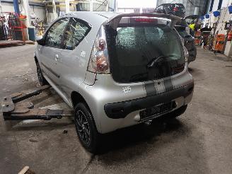 Peugeot 107 107 Hatchback 1.0 12V (384F(1KR)) [50kW]  (06-2005/05-2014) picture 4