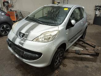 skadebil auto Peugeot 107 107 Hatchback 1.0 12V (384F(1KR)) [50kW]  (06-2005/05-2014) 2008/9