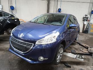 demontáž osobní automobily Peugeot 208 208 I (CA/CC/CK/CL) Hatchback 1.2 Vti 12V PureTech 82 (EB2F(HMZ)) [60k=
W]  (03-2012/12-2019) 2013/12