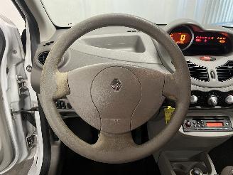Renault Twingo Twingo II (CN) Hatchback 3-drs 1.2 16V (D4F-772(D4F-J7)) [56kW]  (03-2=
007/09-2014) picture 19