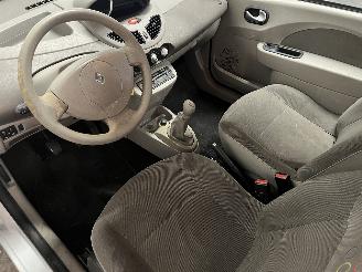Renault Twingo Twingo II (CN) Hatchback 3-drs 1.2 16V (D4F-772(D4F-J7)) [56kW]  (03-2=
007/09-2014) picture 11