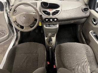 Renault Twingo Twingo II (CN) Hatchback 3-drs 1.2 16V (D4F-772(D4F-J7)) [56kW]  (03-2=
007/09-2014) picture 13