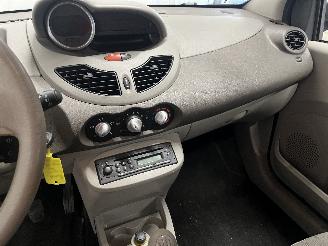 Renault Twingo Twingo II (CN) Hatchback 3-drs 1.2 16V (D4F-772(D4F-J7)) [56kW]  (03-2=
007/09-2014) picture 17