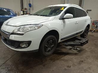 Autoverwertung Renault Mégane Megane III Grandtour (KZ) Combi 5-drs 1.5 dCi 110 (K9K-837(K9K-N8)) [8=
1kW]  (02-2009/04-2016) 2012/8