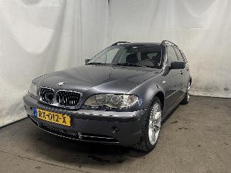 krockskadad bil auto BMW 3-serie 3 serie Touring (E46/3) Combi 330xi 24V (M54-B30(306S3)) [170kW]  (06-=
2000/09-2005) 2001/11