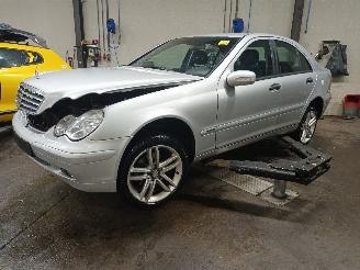 Vrakbiler auto Mercedes C-klasse C (W203) Sedan 2.6 C-240 V6 18V (M112.912) [125kW]  (05-2000/02-2007) 2001/10