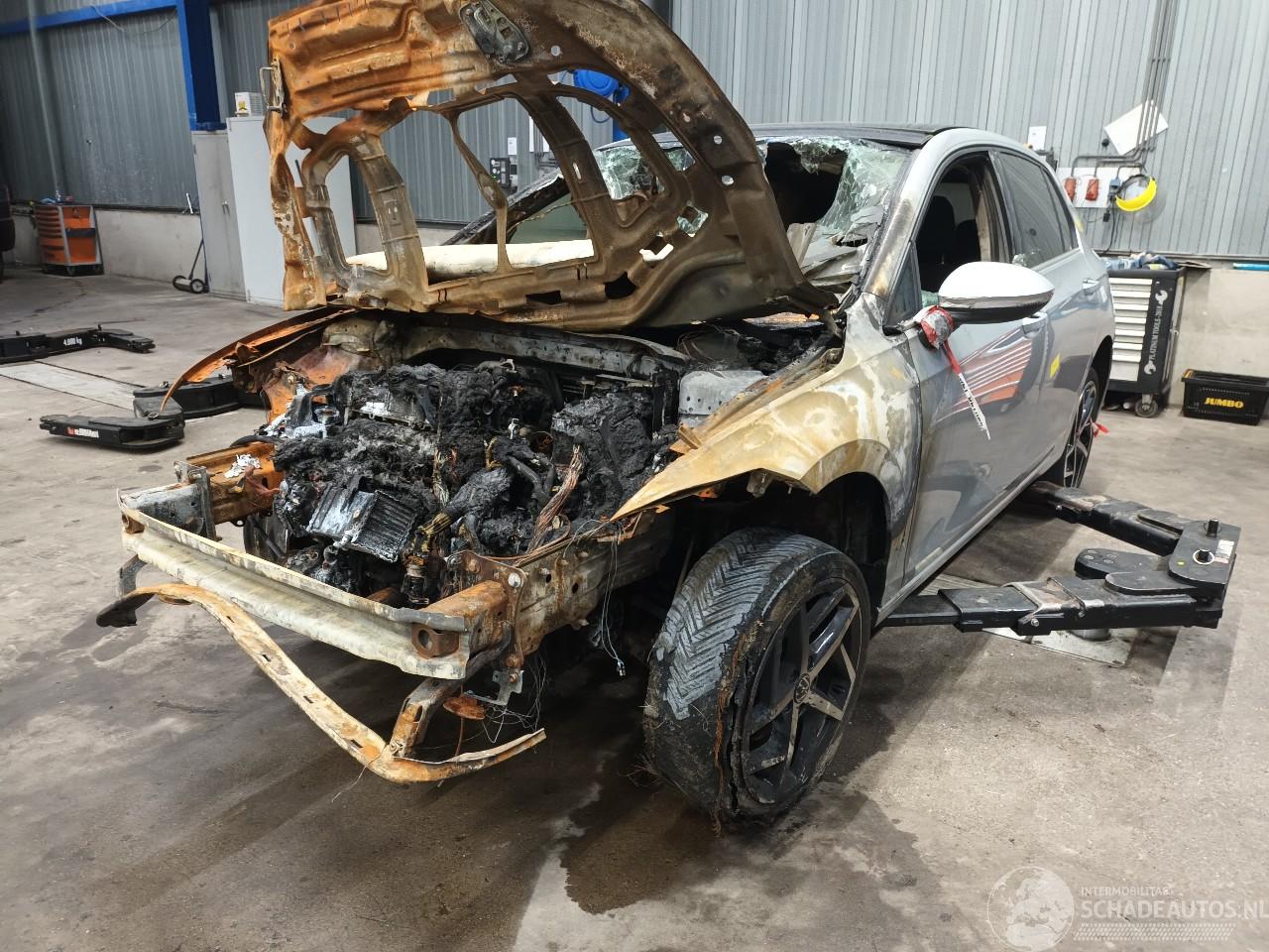Volkswagen Golf Golf VIII (CD1) Hatchback 1.5 eTSI 16V (DFYA) [110kW]  (12-2019/...)